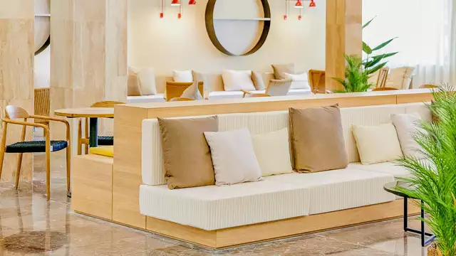 S'évader à Torremolinos avec un brunch illimité près de la plage d'El Bajondillo