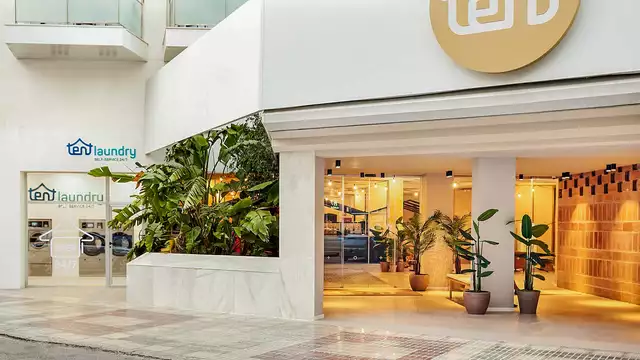 S'évader à Torremolinos avec un brunch illimité près de la plage d'El Bajondillo
