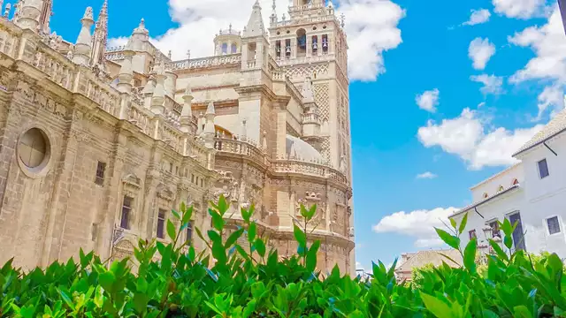 Découvrez Séville avec sa Cathédrale et la Giralda dans toute sa splendeur
