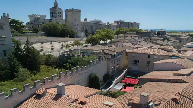 Escapade romantique avec dîner 3 plats au cœur d’Avignon