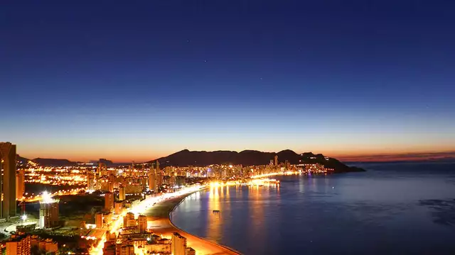 Media pensión y habitación con vistas al mar en Benidorm