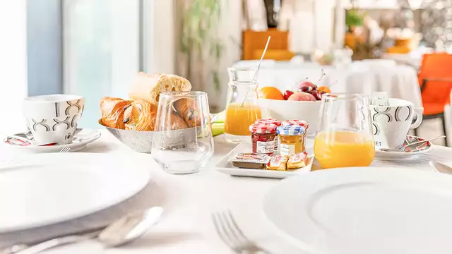 Le Place Neuve Hotel restaurant