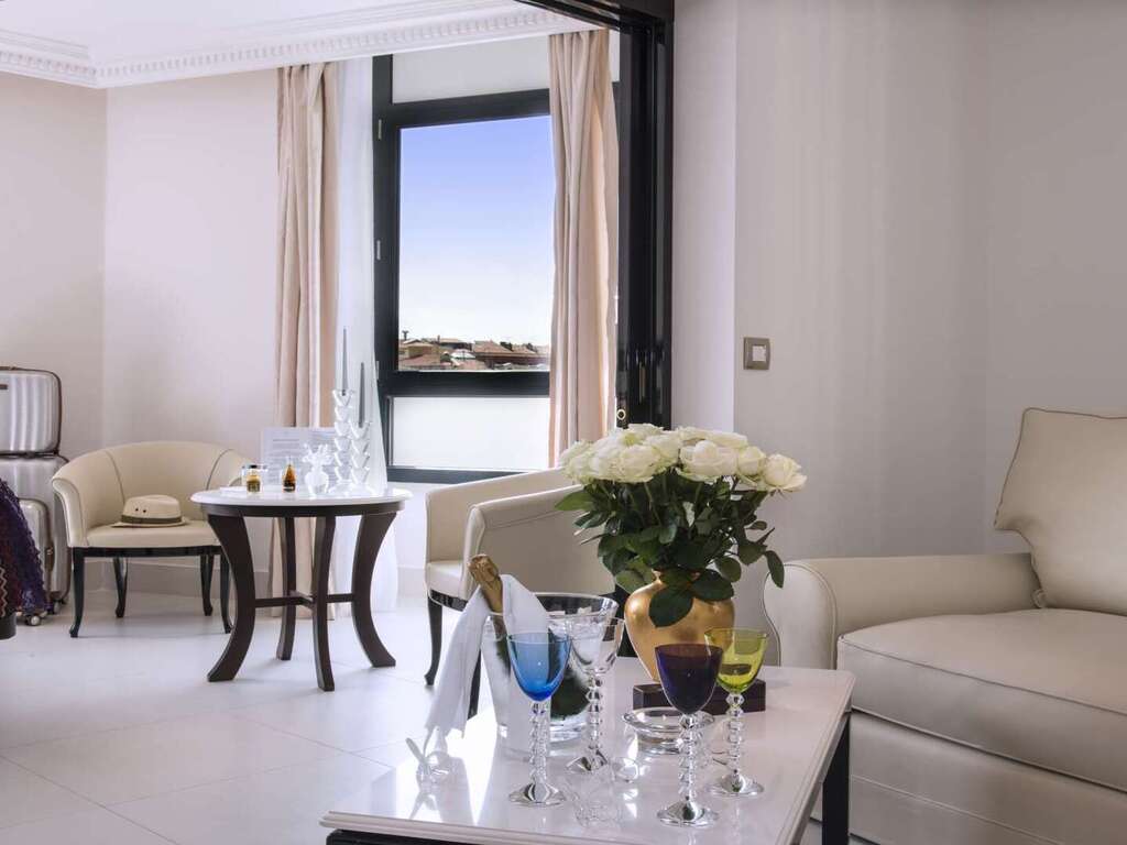 Séjour avec dîner dans une suite de luxe à Nice avec vue partielle sur mer - 4* - 18
