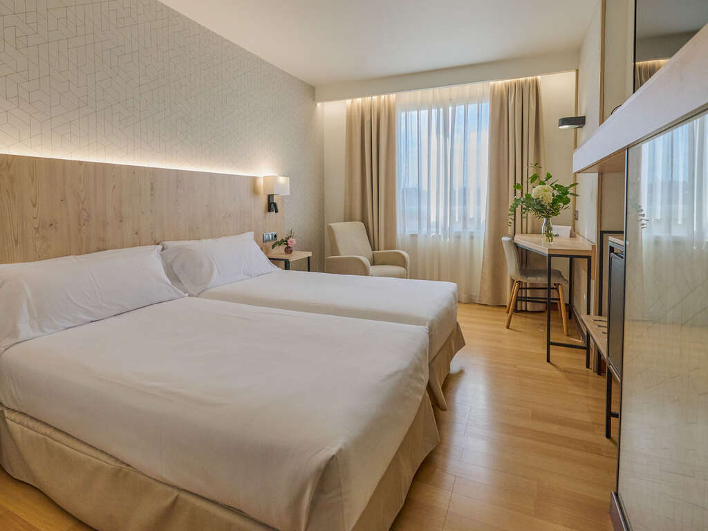 Hotel Albret - Découvrez Pampelune dans cet hôtel 4* avec petit-déjeuner et une coupe de vin de bienvenue - 4* - image 5