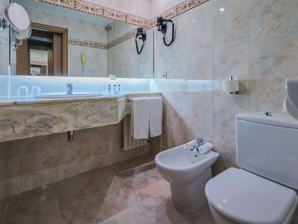 Hotel Albret - Découvrez Pampelune dans cet hôtel 4* avec petit-déjeuner et une coupe de vin de bienvenue - 4* - image 29