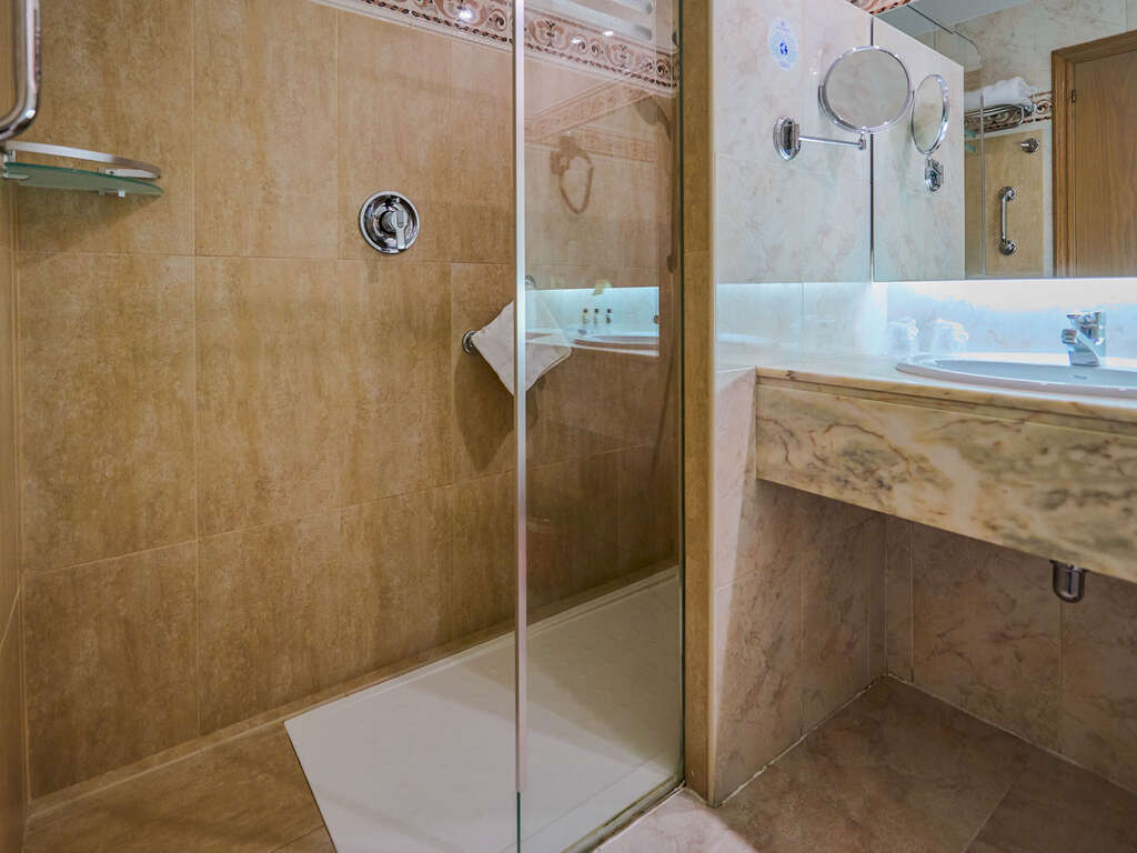 Hotel Albret - Découvrez Pampelune dans cet hôtel 4* avec petit-déjeuner et une coupe de vin de bienvenue - 4* - image 30