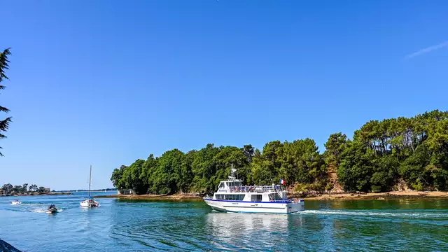 Parti alla scoperta del Golfo del Morbihan e soggiorna a Vannes con cena e champagne inclusi