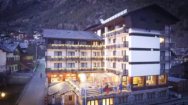 Vacances en montagne à Brusson en Vallée d'Aoste avec dîner