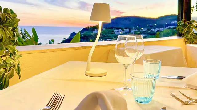 Benessere a Ischia in resort con parco termale, spiaggia e spa
