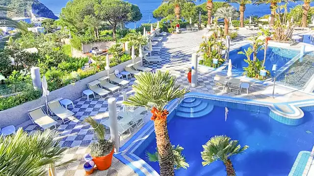 Camera panoramica ad Ischia in Hotel con parco termale, spa e mezza pensione