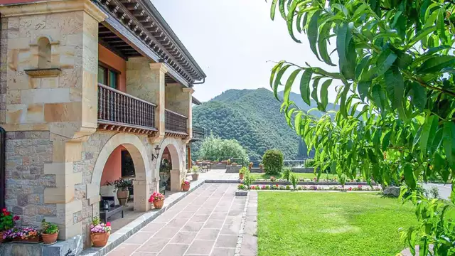 Estancia en Cantabria en suite con jacuzzi con bodega y cata incluidas