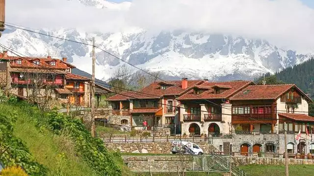 Estancia en Cantabria en suite con jacuzzi con bodega y cata incluidas