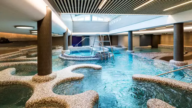 Séjour découverte thalasso avec soins et accès au parcours aquatonic en chambre latéral mer