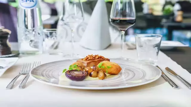Dîner des plats raffinés de plusieurs spécialités locales et régionales à Spa