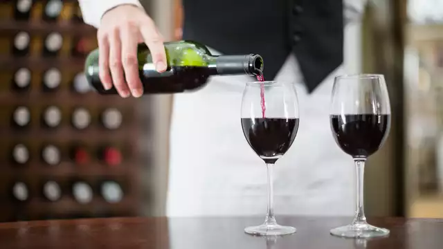 Fuga romantica con degustazione di vini e altri dettagli