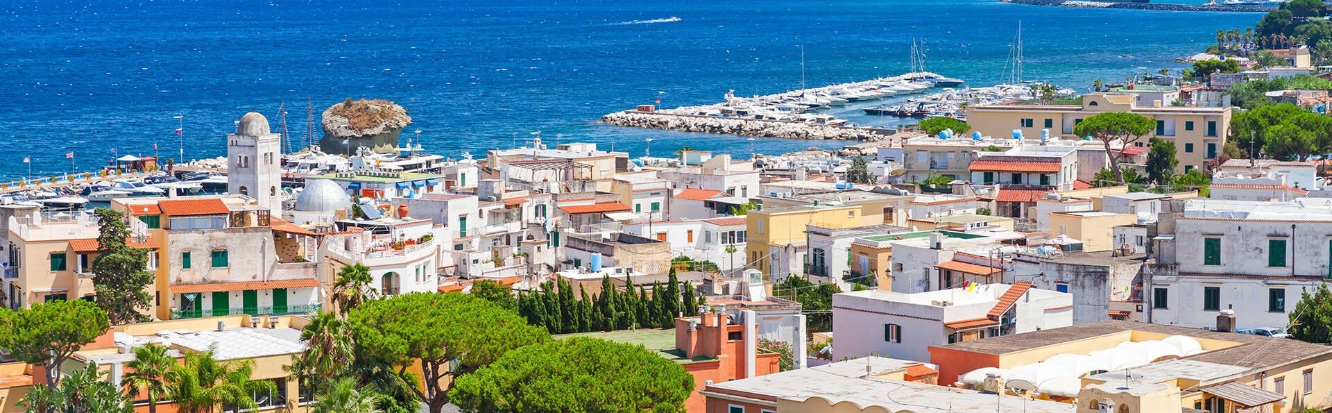 Vacances en pension complète à Ischia avec plage homologuée et zone thermale