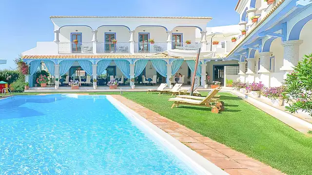 Vakantie in Sardinië in een comfortkamer met ontbijt inbegrepen.
