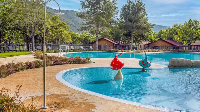 Met een kind inbegrepen in de Aragonese Pyreneeën op een eco-vriendelijke camping