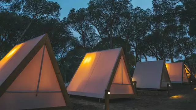 ¡Vive la experiencia de dormir en una Cabin Tent , en la Costa Brava!