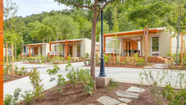 Met een kind inbegrepen in de Aragonese Pyreneeën op een eco-vriendelijke camping