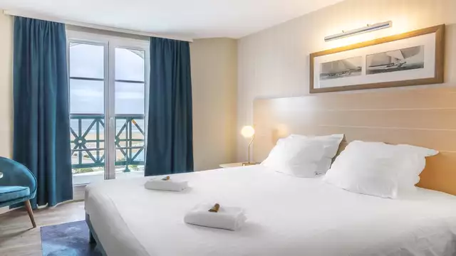 Détente face à la mer à Trouville en Normandie