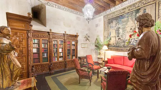 Lujo y relax en habitacion deluxe de un castillo medieval con masaje incluido