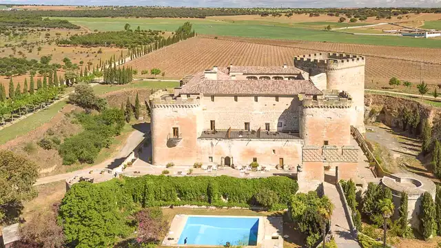 Hoteles Inolvidables: Escapada en un Castillo Medieval del S.XV entre viñedos