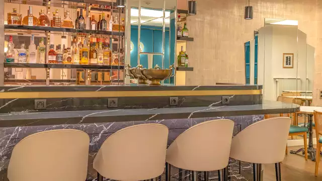 Estancia con baños turcos y cena en los embarcaderos del Sena en París