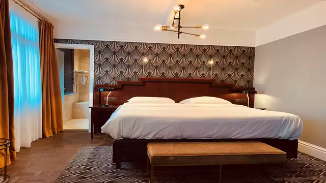 Promo d'été dans un hôtel de luxe au bord de la mer