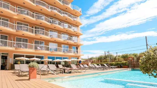 Relax assoluto in mezza pensione con la tua famiglia a Calella