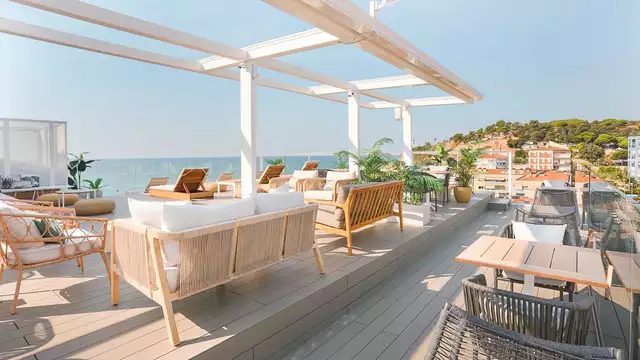 Mezza pensione in un hotel 5 stelle con vista sulla piscina, vicino alla spiaggia di Calella