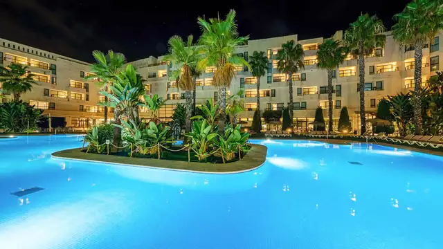 Escapada con encanto y media pensión en la Costa de la Luz en suite para dos