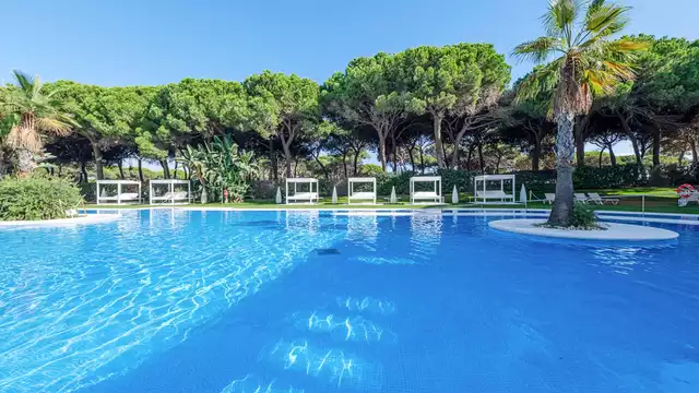Escapada con encanto y media pensión en la Costa de la Luz en suite para dos