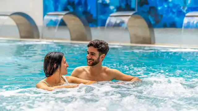 Évasion en couple : Suite Junior avec dîner et accès au circuit thermal.