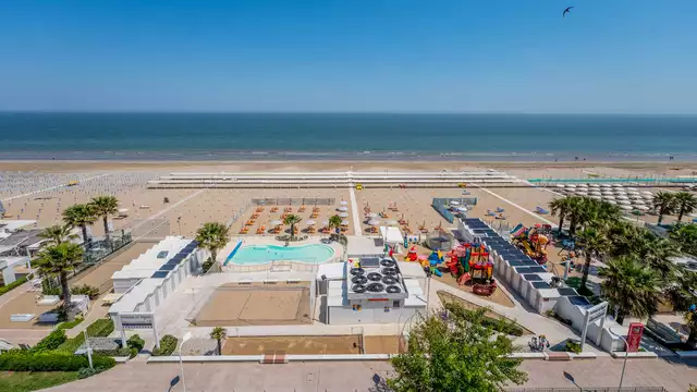 Riccione in een kamer met zeezicht met aperitief en toegang tot de spa inbegrepen