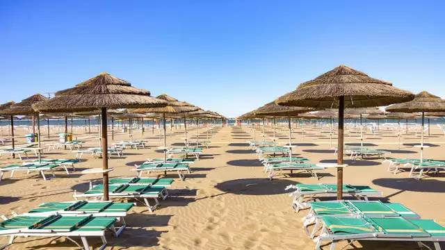 Vacanze a Riccione, a pochi passi dal mare con colazione