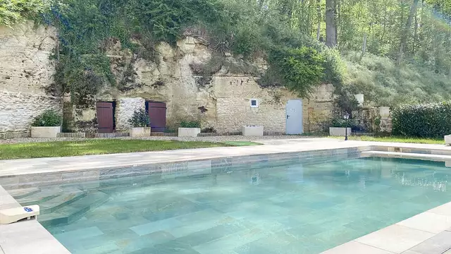 Vivez la vie de château et partez à la découverte oenologique des caves de Vouvray (40 minutes)