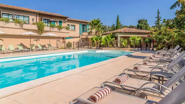 Séjour en chambre deluxe près d'Avignon