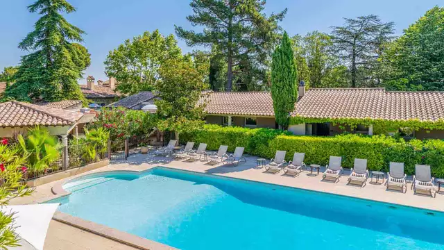 Séjour en chambre deluxe près d'Avignon