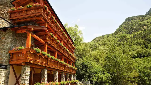 Détendez-vous en Andorre avec une escapade en demi-pension et un accès au spa
