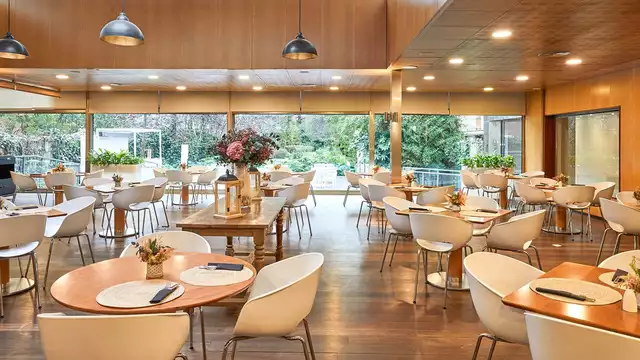 Descubre el nuevo Crowne Plaza Madrid con desayuno y copa de cava