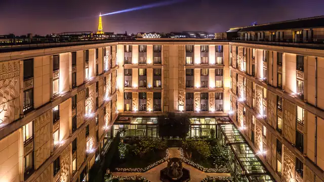 Séjour dans un cadre art déco face au Parc Monceau à Paris