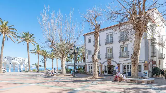 Ontbijt in het centrum van Nerja in een tweepersoonskamer
