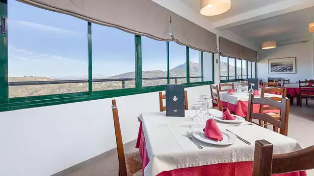Romantisch uitje in Zahara de la Sierra met diner en een fles cava of wijn