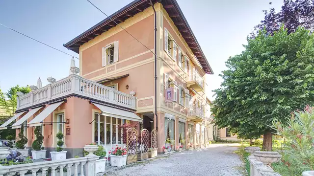 Week-end romantique dans une villa du XIXe siècle dans le Piémont avec jacuzzi dans la chambre