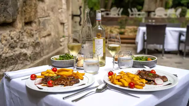 Séjour de charme en provence avec dîner entre Aix et Avignon