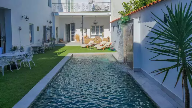 Escapada de lujo en un hotel boutique 5* con piscina y botella de cava