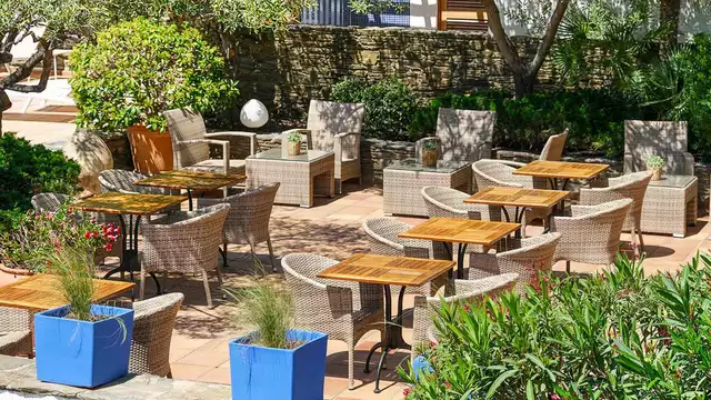 Descubre el encanto de Cadaqués: con desayuno y copa de vino de la casa incluida