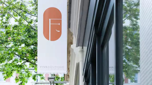 Dîner festif sur la Seine et champagne pour un séjour à Paris