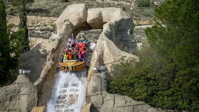 Goditi il divertimento di Terra Mítica da un hotel a Cala de Finestrat